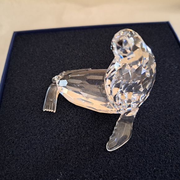 Swarovski crystal mother sea lions 7661 NR 000 007 - Picture 9 of 10